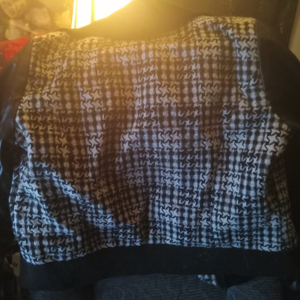 Stylish Spring Jacket - Picture 2 of 5